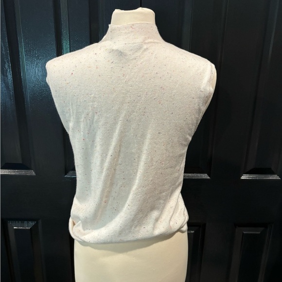 Cupcakes and Cashmere Sleeveless Top - Picture 4 of 5